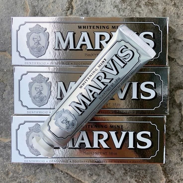 Marvis Smokers Whitening Mint Toothpaste 85 ml – texture close-up